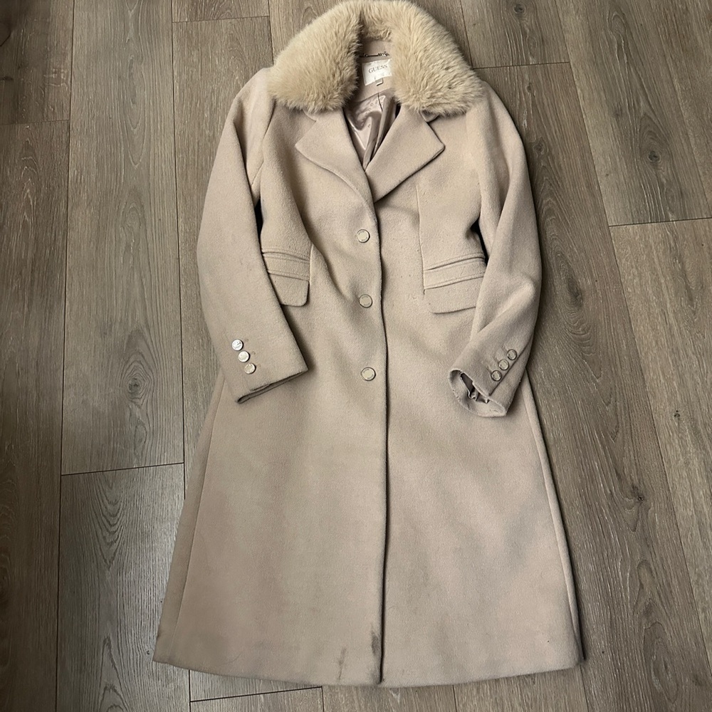 Guess Tan Trench Coat with Faux Fur Collar size medium womens
**Stained**